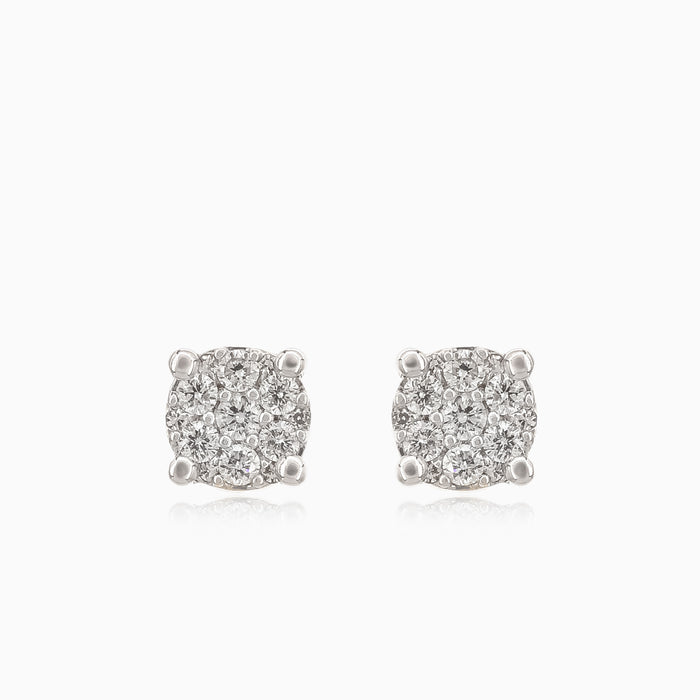 Boucles d’oreilles en or jaune avec diamants lumineux