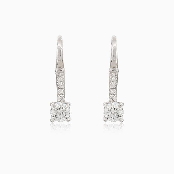 Boucles d’oreilles élégantes en or blanc avec diamant