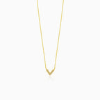 Sophisticated V-shaped center diamond necklace