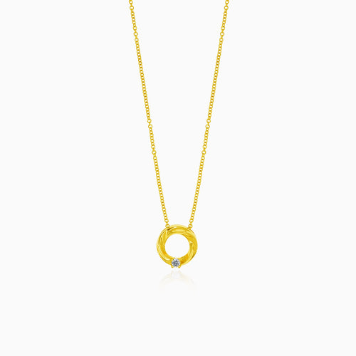 Elegantní zlatý náhrdelník s propleteným kruhem a diamantem