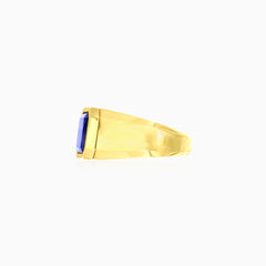 Obdélníkový syntetický safír v prstenu ze žlutého zlata