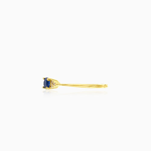Prsten ze žlutého zlata s modrým safírem