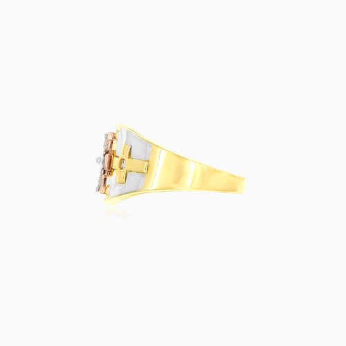 Tříbarevný zlatý prsten s křížem