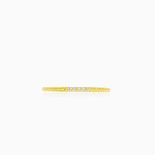 Glowing cubic zirconia yellow gold ring