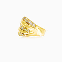 Lustrous cubic zirconia gold ring