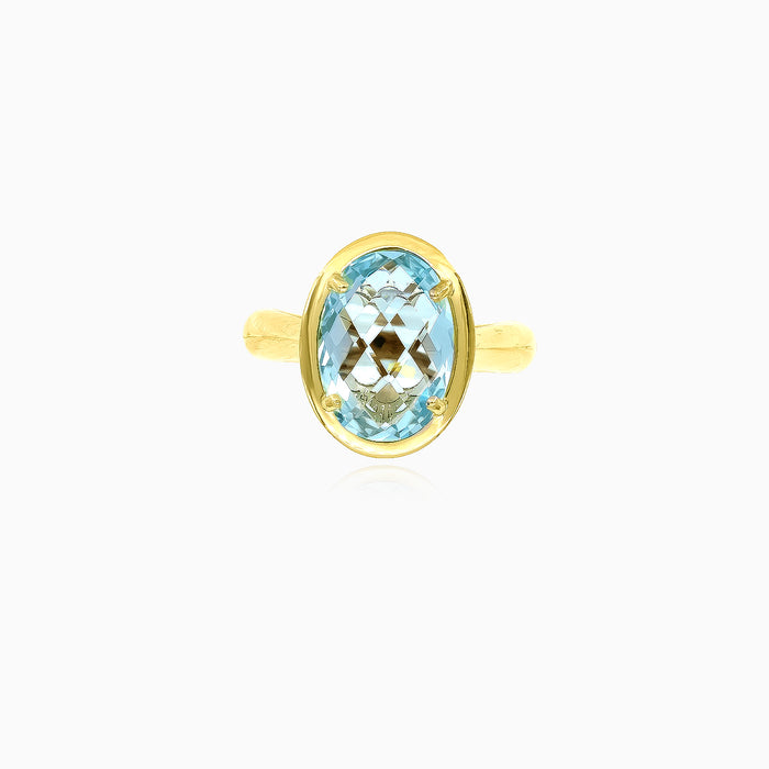Bague en or avec pierre de topaze bleue facettée