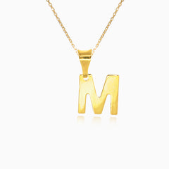 Zlatý přívěsek písmene "M"