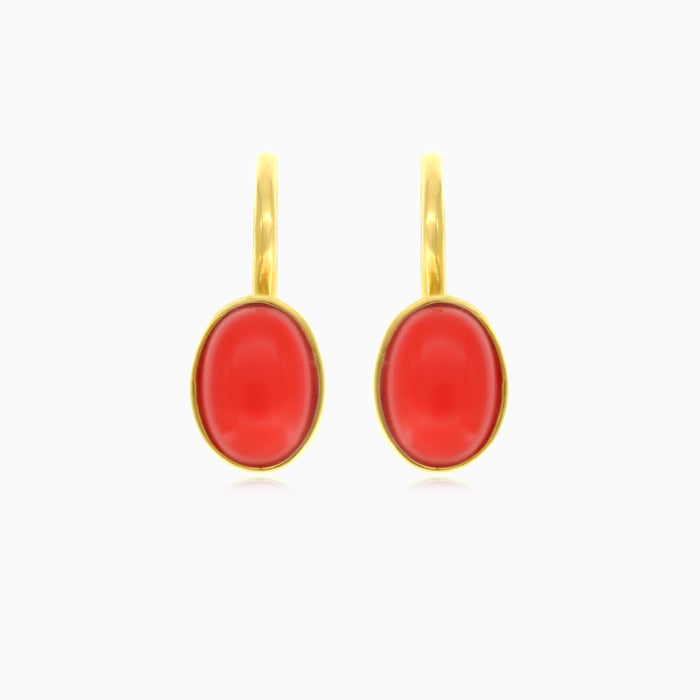 Ohrring mit rotem Korallenstein und Gelbgold