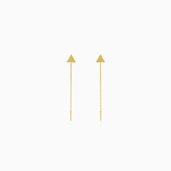 Stringing gold earrings with triangles