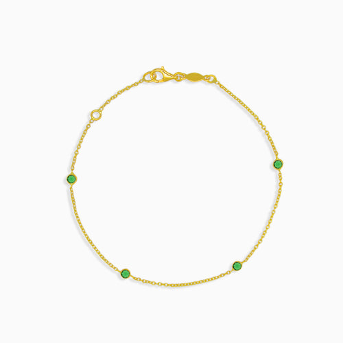 Chain bracelet with synthetic emeralds