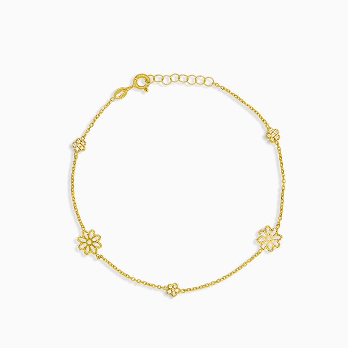 Delicate chain bracelet with flowers