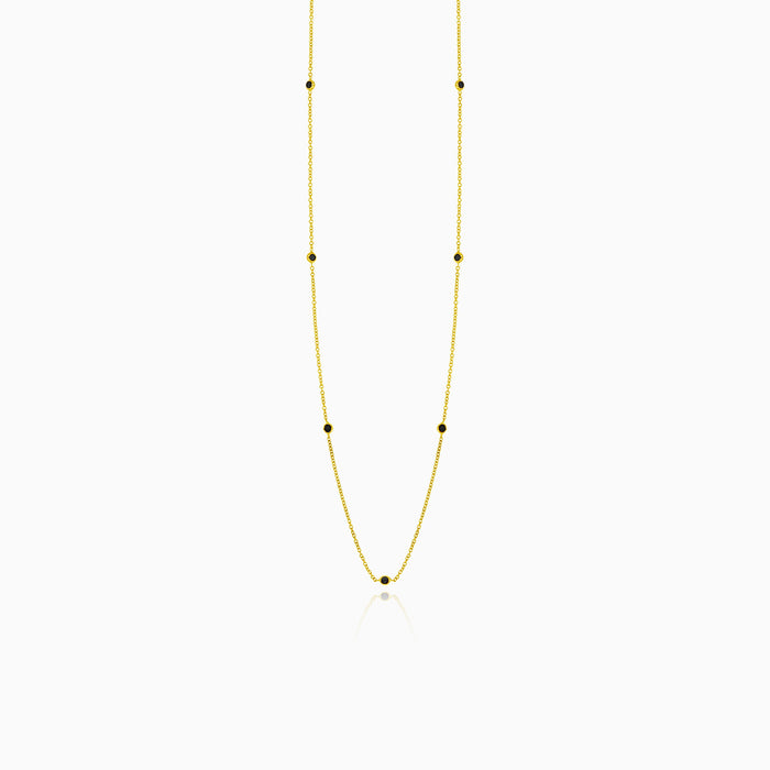 Goldene Halskette mit schwarzen Onyxen