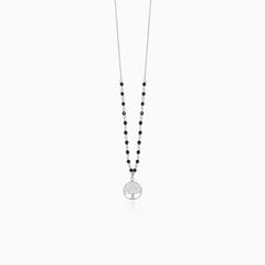Magnifique collier en or blanc avec pendentif en onyx et arbre de vie.