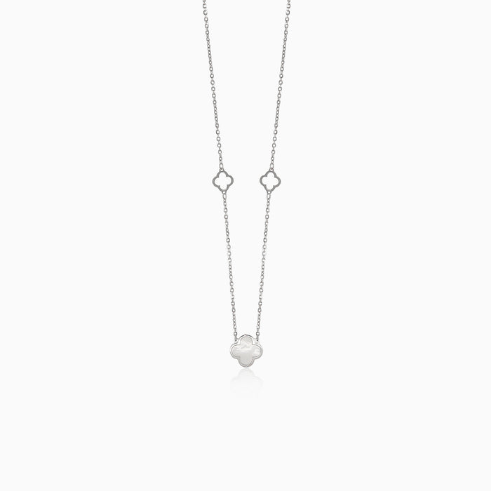 Collar de oro con trébol de perlas