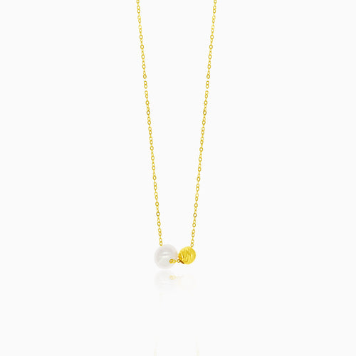 Minimalist gold necklace with a pearl