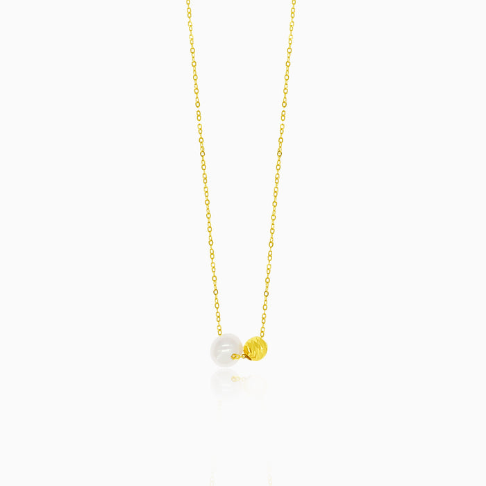 Minimalistický zlatý náhrdelník s perlou