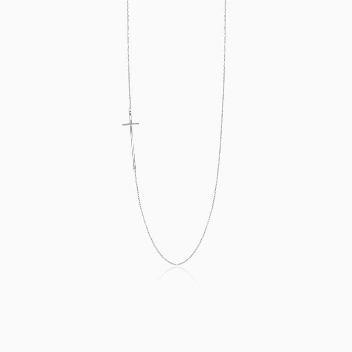 Delicate necklace in white gold with a cross