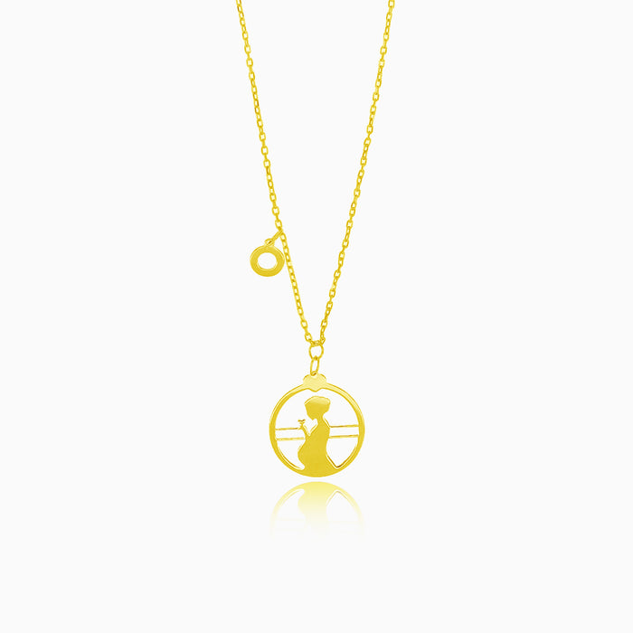 Gold-Halskette mit Silhouette einer schwangeren Frau