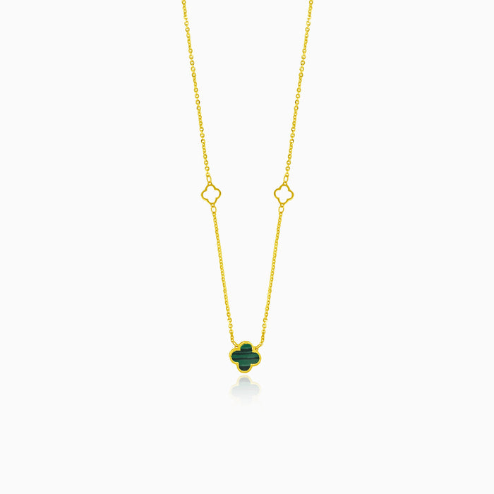 Collar de oro con hoja de trébol verde