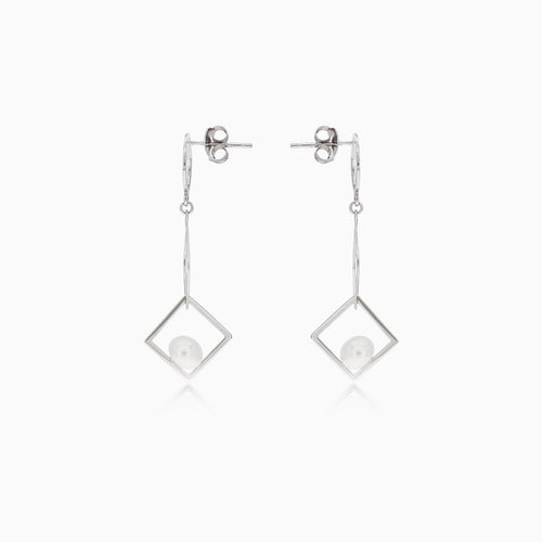 Unconventional silver earrings with pearl