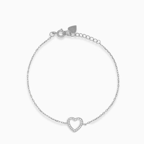 Fine chain bracelet with heart