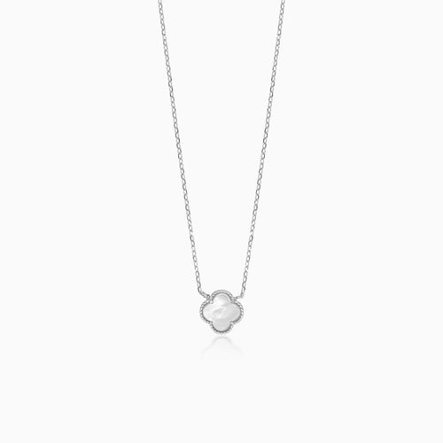 Stříbrný náhrdelník s perleťovým čtyřlístkem