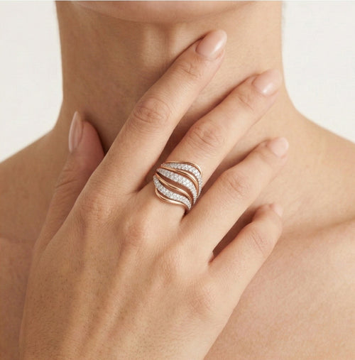 Kroucený prsten s diamanty z růžového zlata