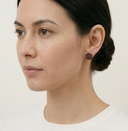 Graceful steps  yellow gold garnet beauty earrings