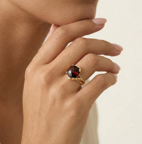Stylish cushion garnet gold ring