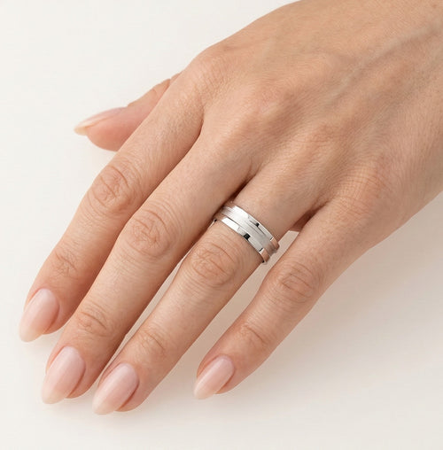 Funkelnder, breiter Ehering aus Weißgold