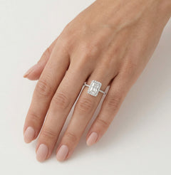 Anillo Royal de plata con circonitas.