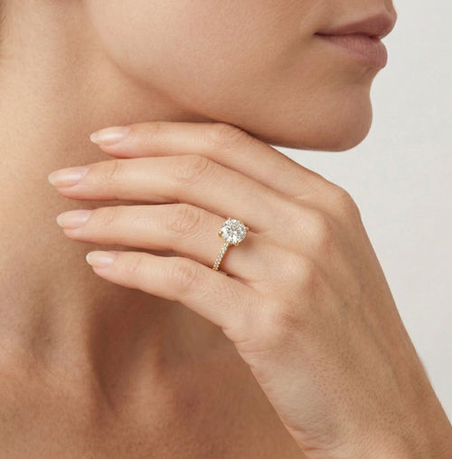  Zlatý prsten s velkým akcentem