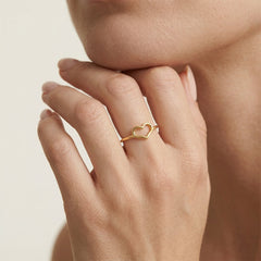 Anillo de mujer con corazón encantador en oro amarillo