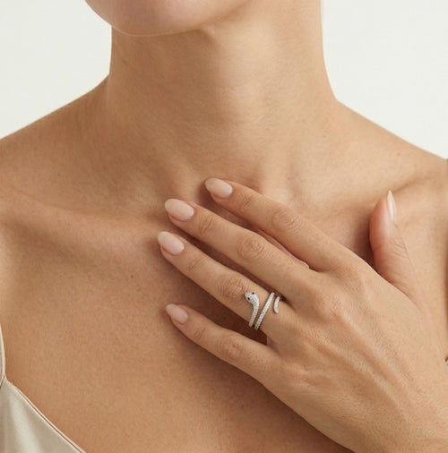 Damenring aus Silber mit Zirkonia und synthetischem Saphir im Schlangendesign