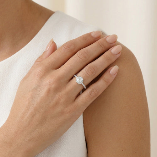 Bague en argent avec oxyde de zirconium rond