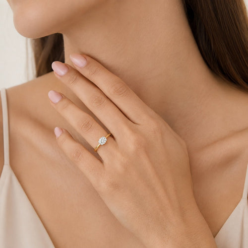 Solitérní diamantový prsten ze žlutého zlata s půlobrubovým osazením