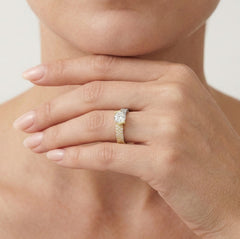 Tilt accent gold ring