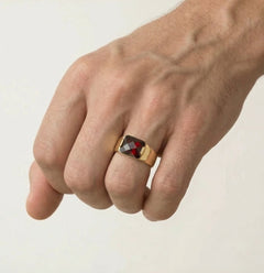Bague sophistiquée en or avec grenat carré