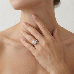 Anillo Royal de plata con circonitas.