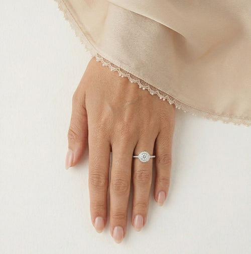 Anillo de plata con circonita cúbica en engaste de bisel