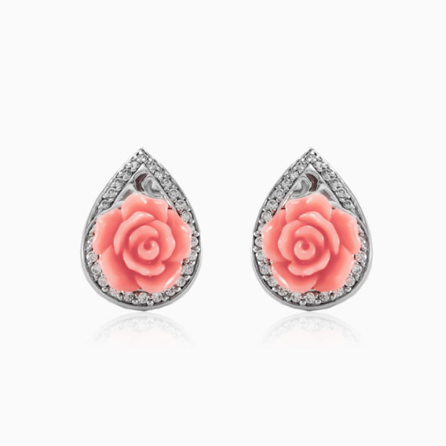 Pendientes de rosa en forma de pera.