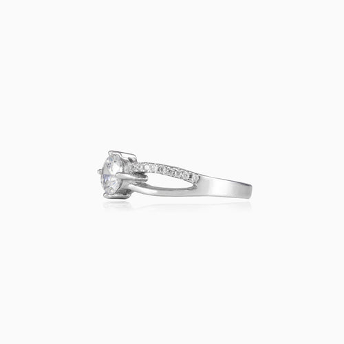 Stříbrný kroucený solitérní prsten