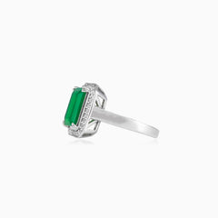 Královský prsten s nefritem v emerald brusu