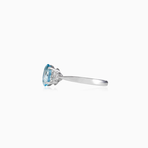 Aquamarine and diamonds ring