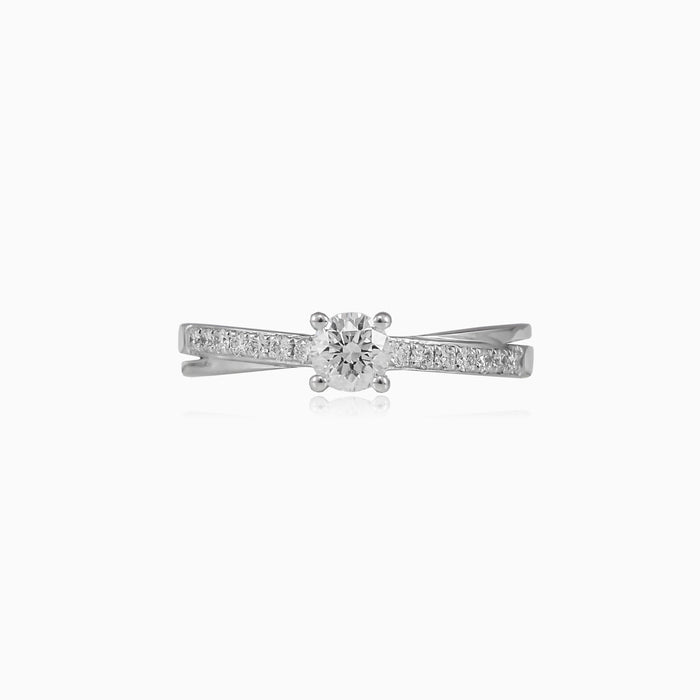 Bague de fiançailles torsadée avec diamant