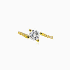 Tilt shiny cubic zirconia gold ring