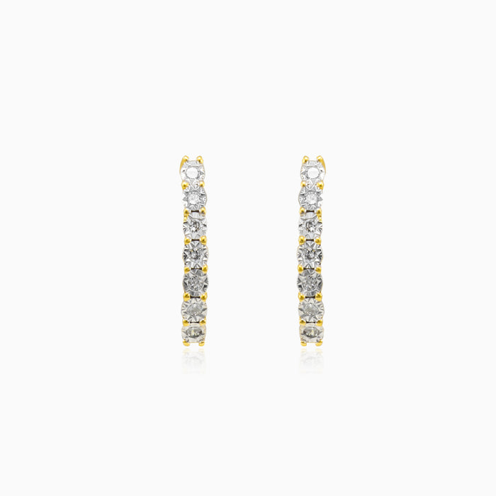 Boucles d’oreilles avec une ligne de diamants