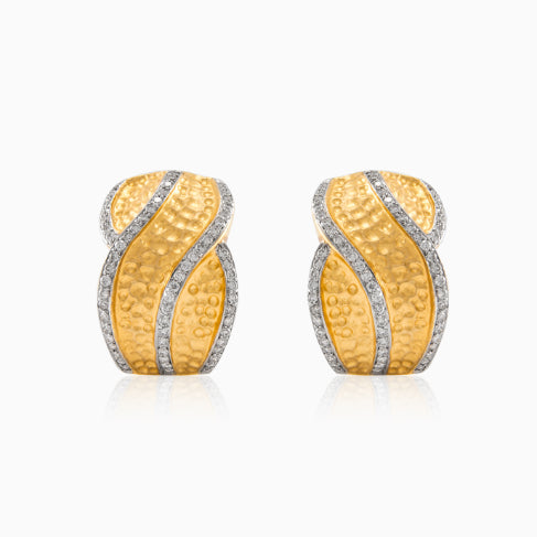 Wavy yellow gold earrings