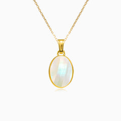 Oval nacre gold pendant