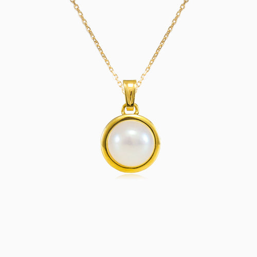Simple gold pearl pendant